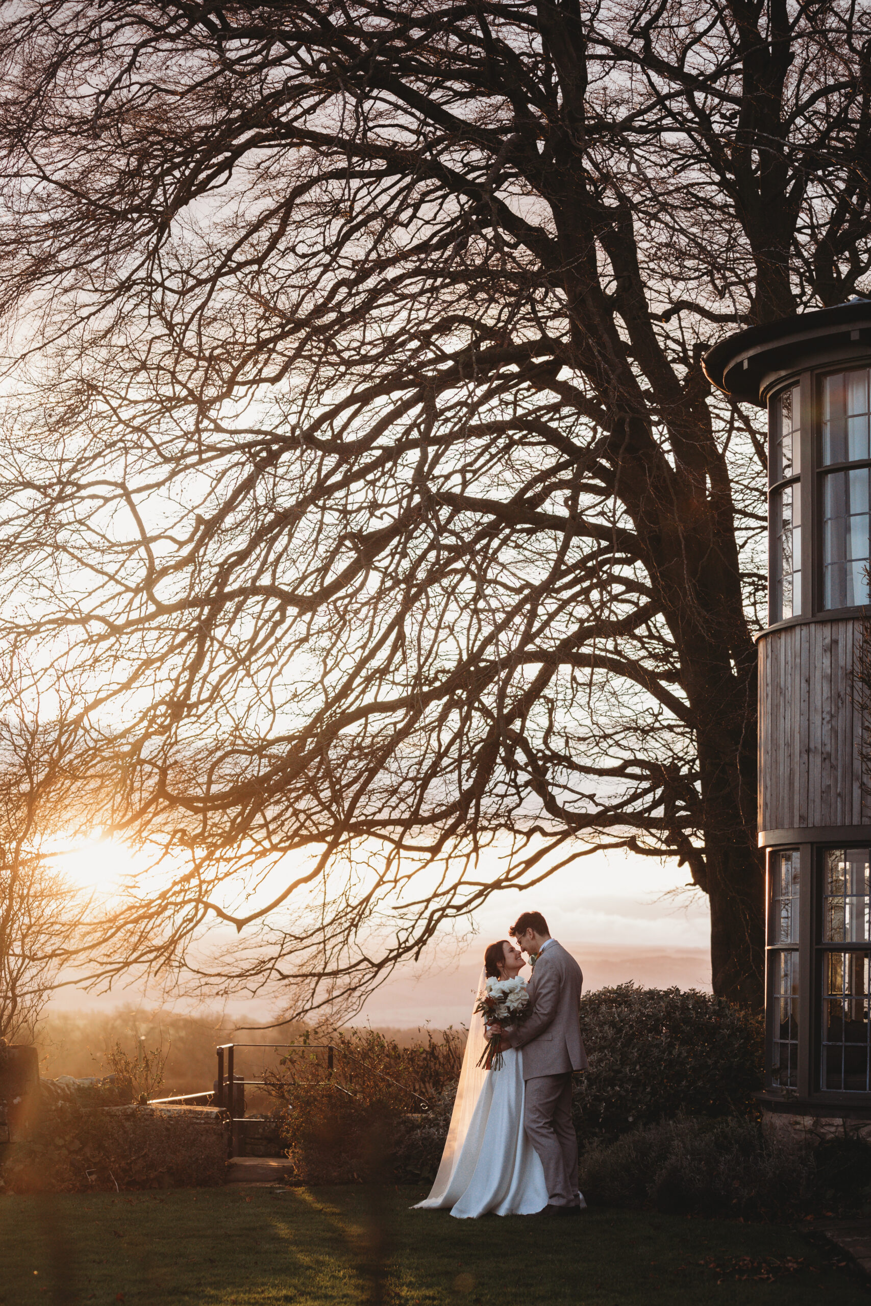 bride and groom halton grove sunset golden hour photosgraphy
